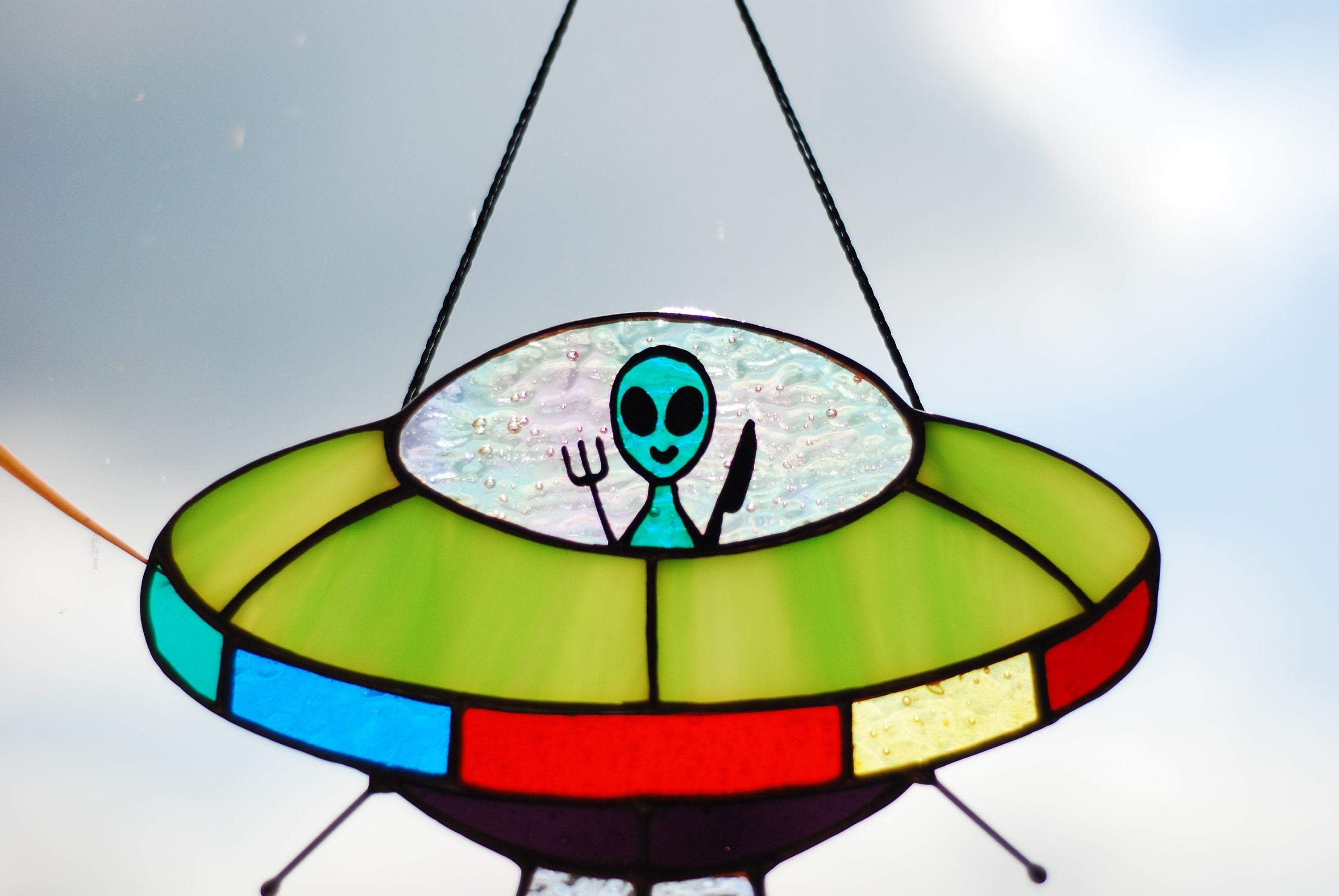 Stained Glass UFO Suncatcher 8x5 Inch, Funny Alien Burger Window Hanging, Humorous Kitchen Decor, Handmade Tiffany Glass, Unique Gift