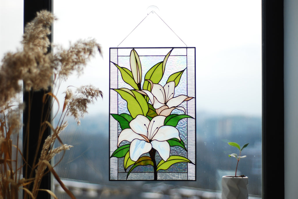 Stained glass white lilies flowers Window hangings Handmade Motherʼs Day Gift, Custom stained glass flower decor Tiffany glass art