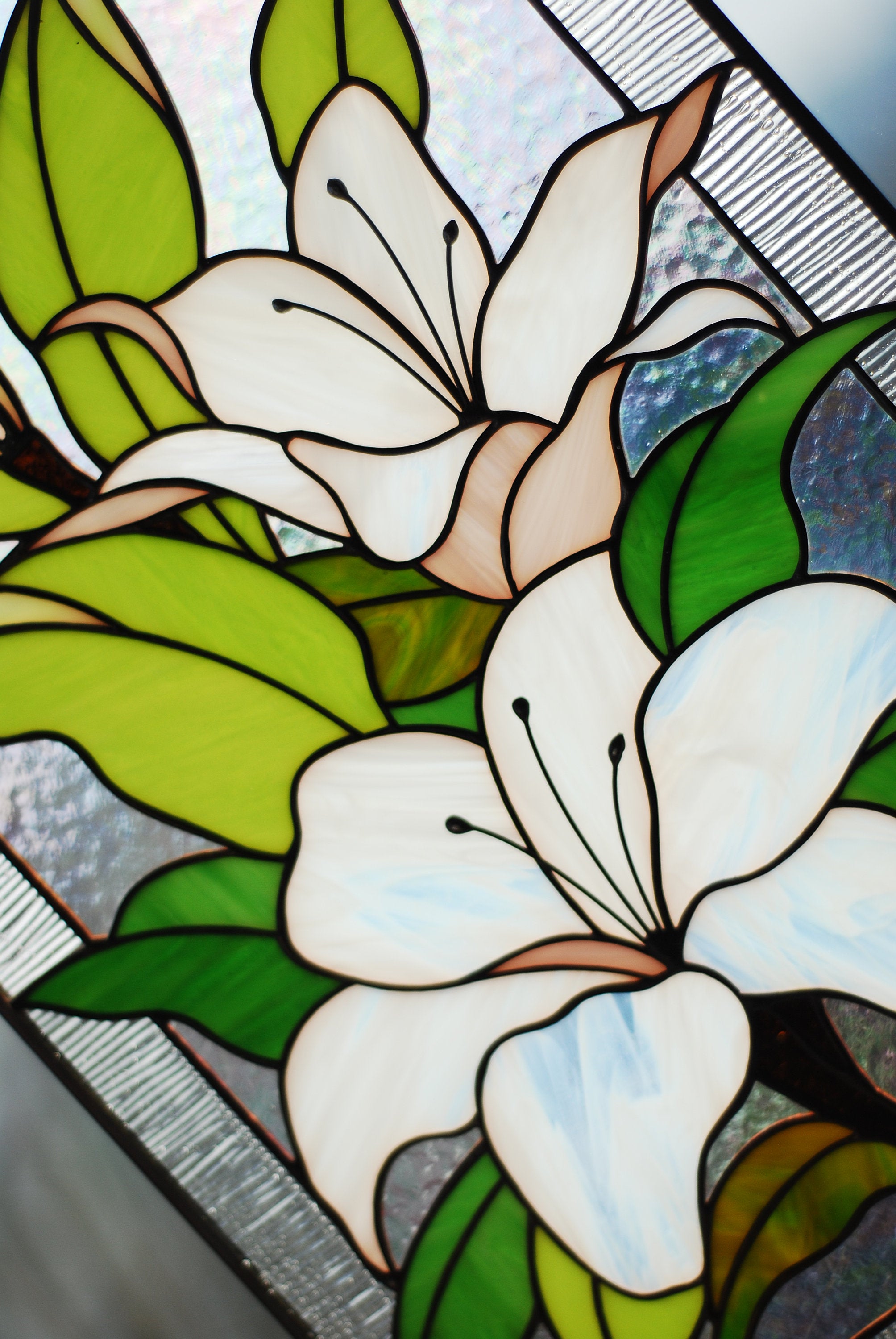 Stained glass white lilies flowers Window hangings Handmade Motherʼs Day Gift, Custom stained glass flower decor Tiffany glass art