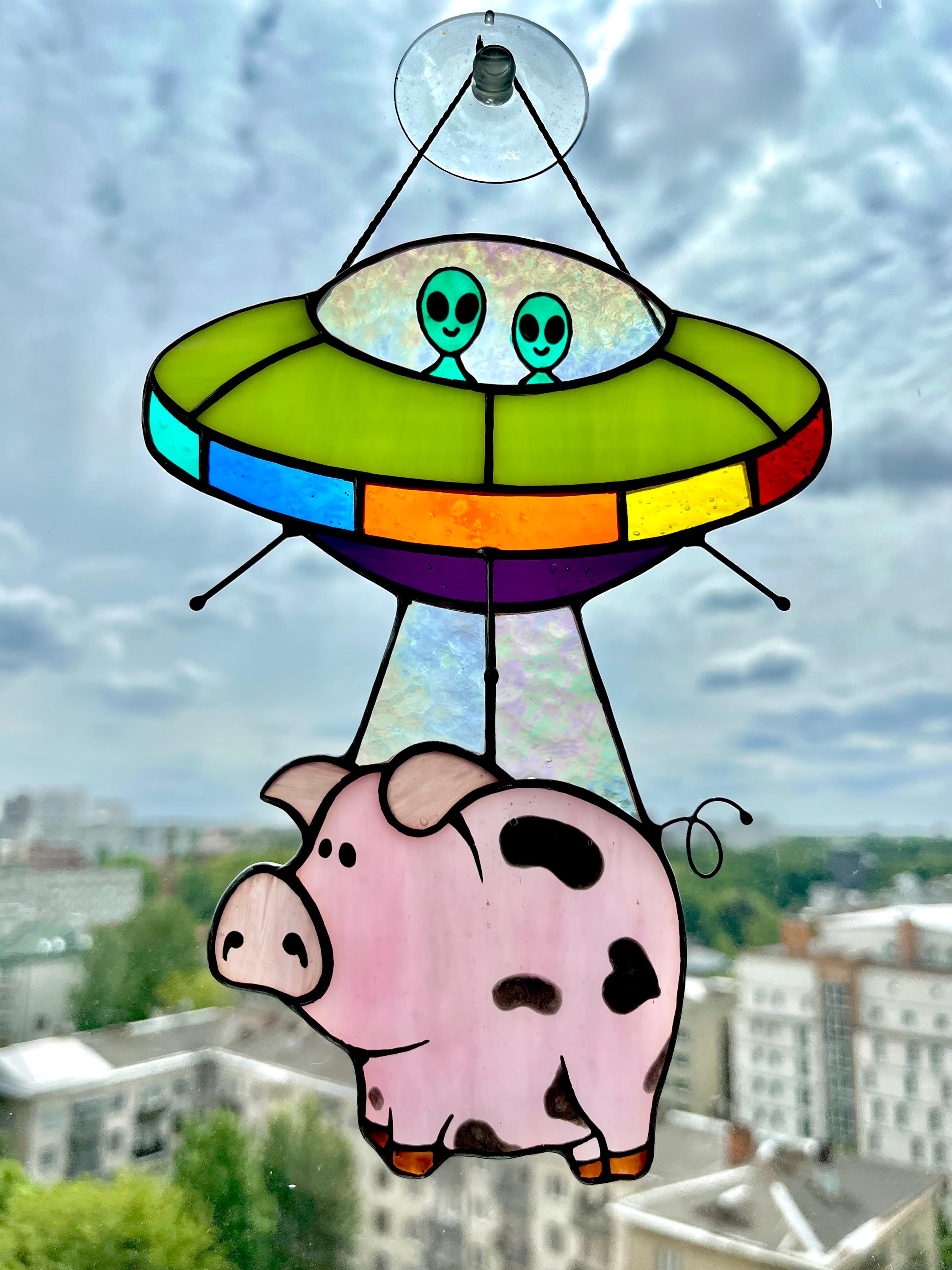 Stained Glass UFO Aliens are Abducting a Pig, Funny Suncatcher, Window Hanging Decor, Mother’s Day gift, Tiffany Glass Art