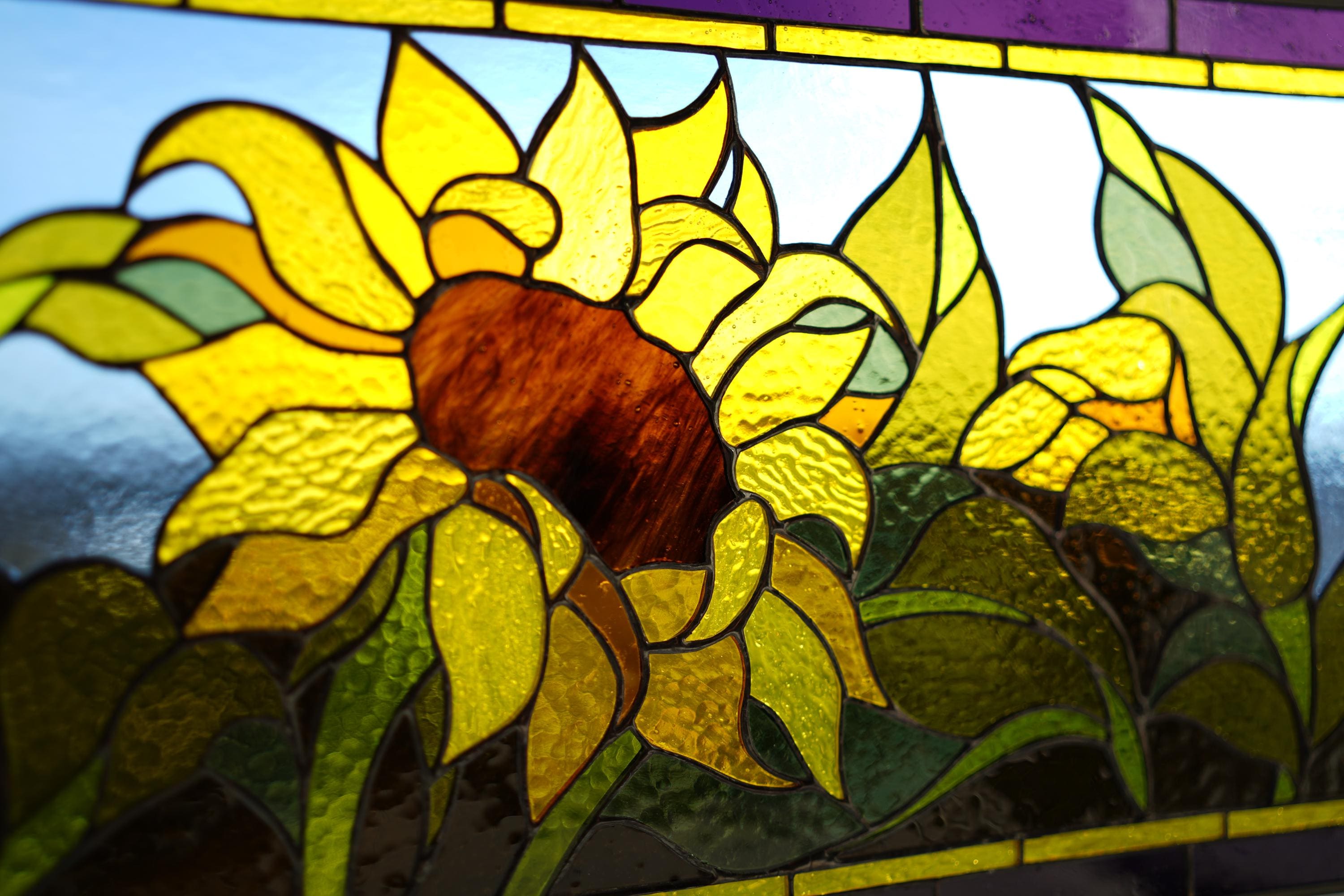 Tiffany Stained Glass Sunflower Panel: Floral Suncatcher with Wooden Stand