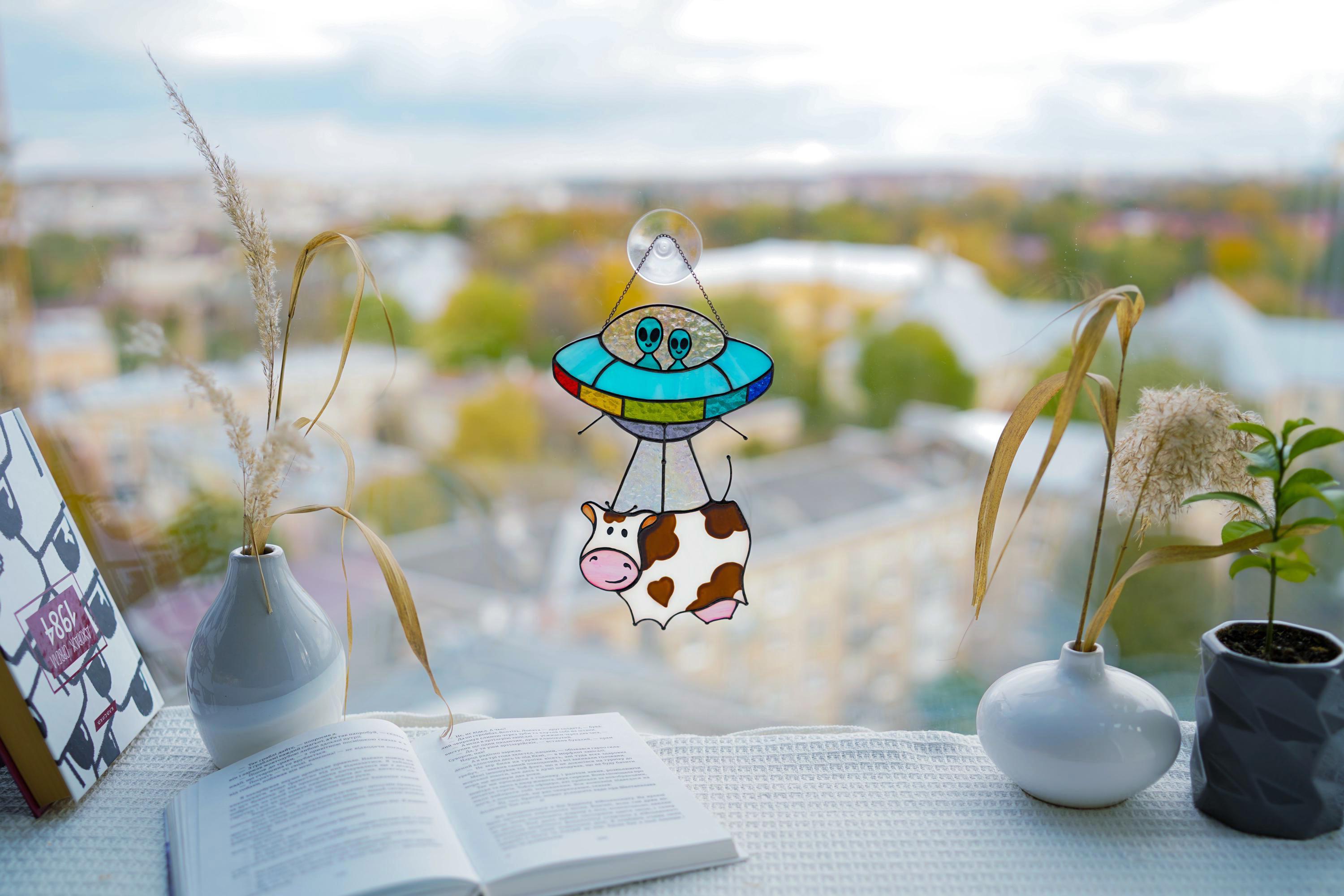UFO Cow Abduction Stained Glass Suncatcher, Alien Spaceship Window Hanging, Funny Sci-Fi Home Decor, Quirky Glass Art Gift