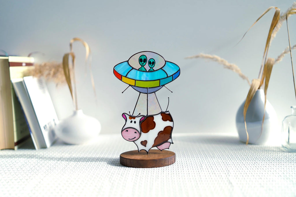 UFO Cow Abduction Stained Glass Table Decor, Alien Spaceship Desk Ornament with Wooden Stand, Quirky Science Fiction Art, Handcrafted Gift